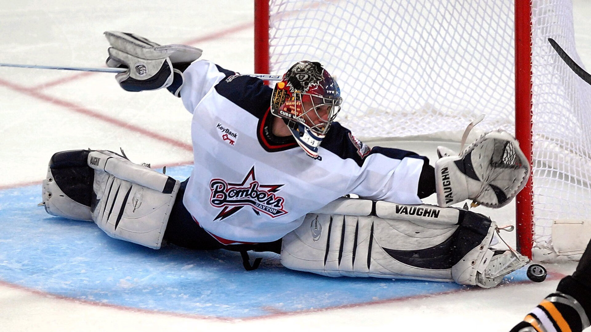 “营地徒步打水任务赛” 背水回营比拼控制体能